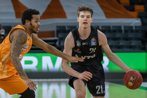 戈贝尔在护 戈贝尔在护