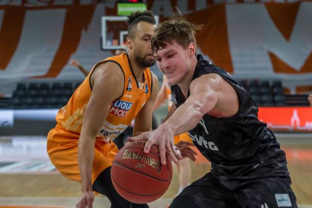 通过俱乐部 通过俱乐部